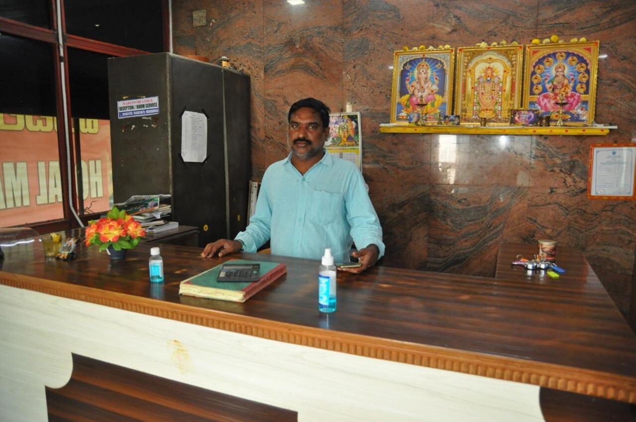 SPOT ON 82647 Maheswari Lodge Nellore Exterior foto